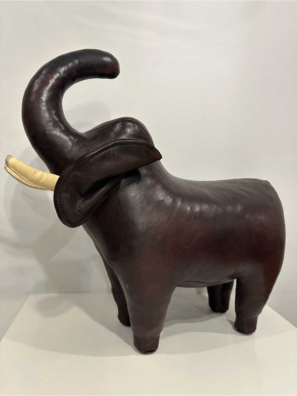Omersa Standard Leather Brown Elephant
Home Accent H: 51cm, L: 52cm, W: 23cm - Picture 3 of 16